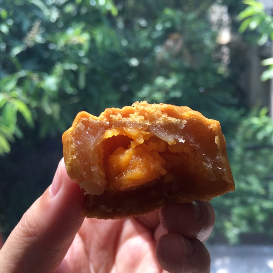 广式月饼——蛋黄莲蓉月饼
