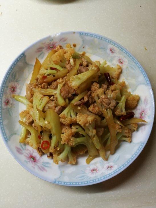 干煸菜花（花菜炒肉）