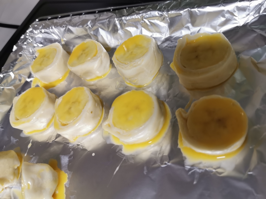 香蕉鸡蛋卷的做法 步骤2