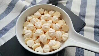 酸奶溶豆（老酸奶或者安慕希等浓酸奶均可）的做法