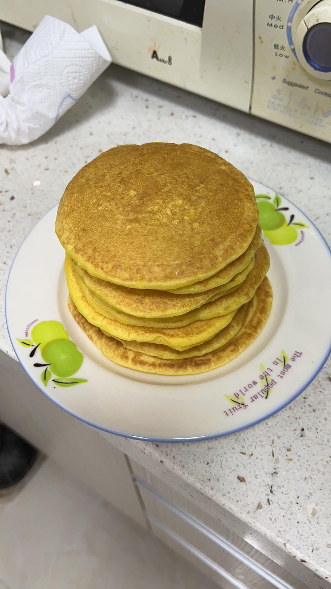 手不沾面做松软的玉米面小饼