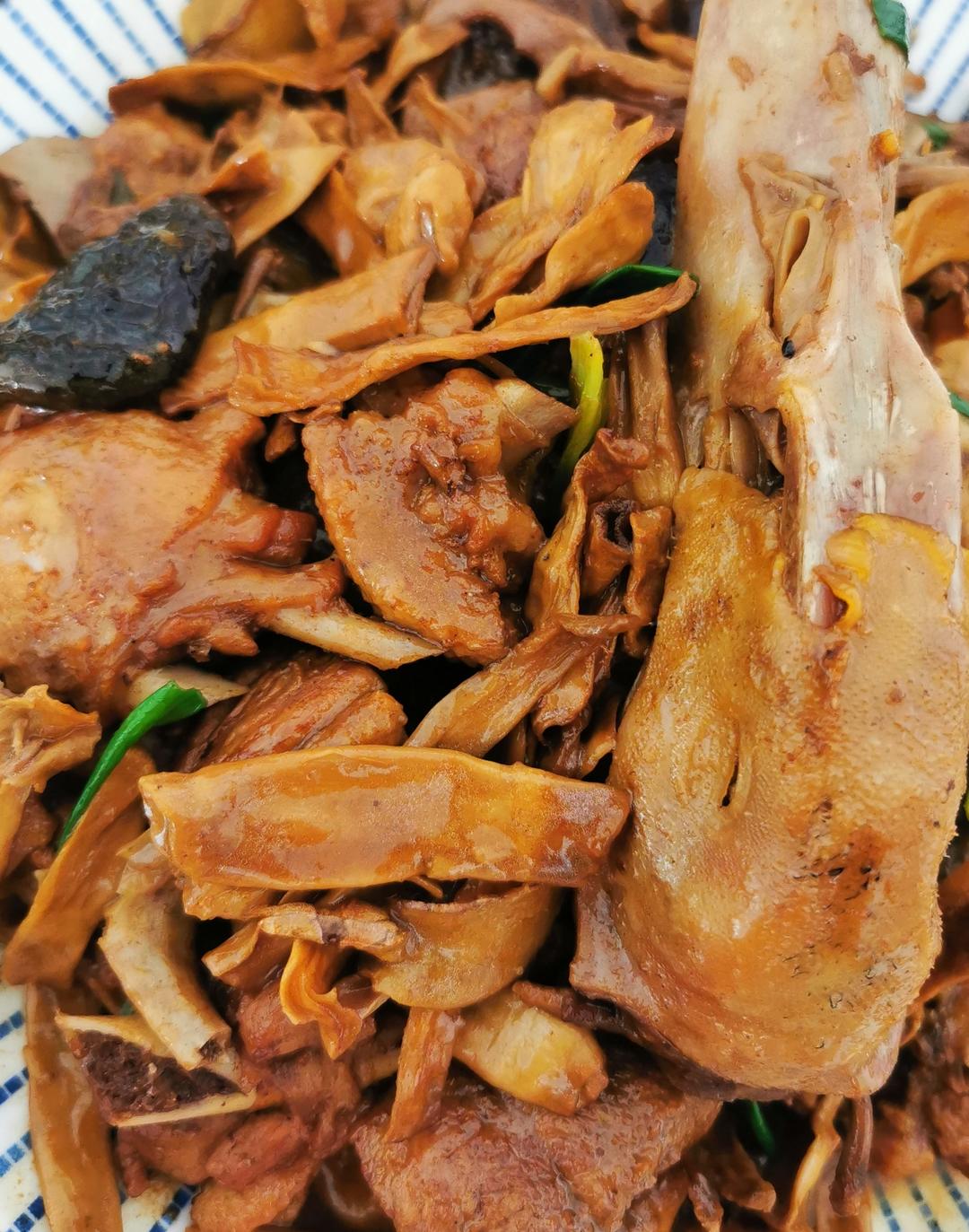 笋干焖鸭的做法