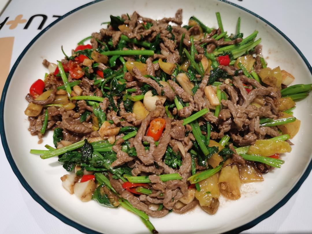 小炒黄牛肉，肉嫩味香！太好吃了简直是米饭杀手！