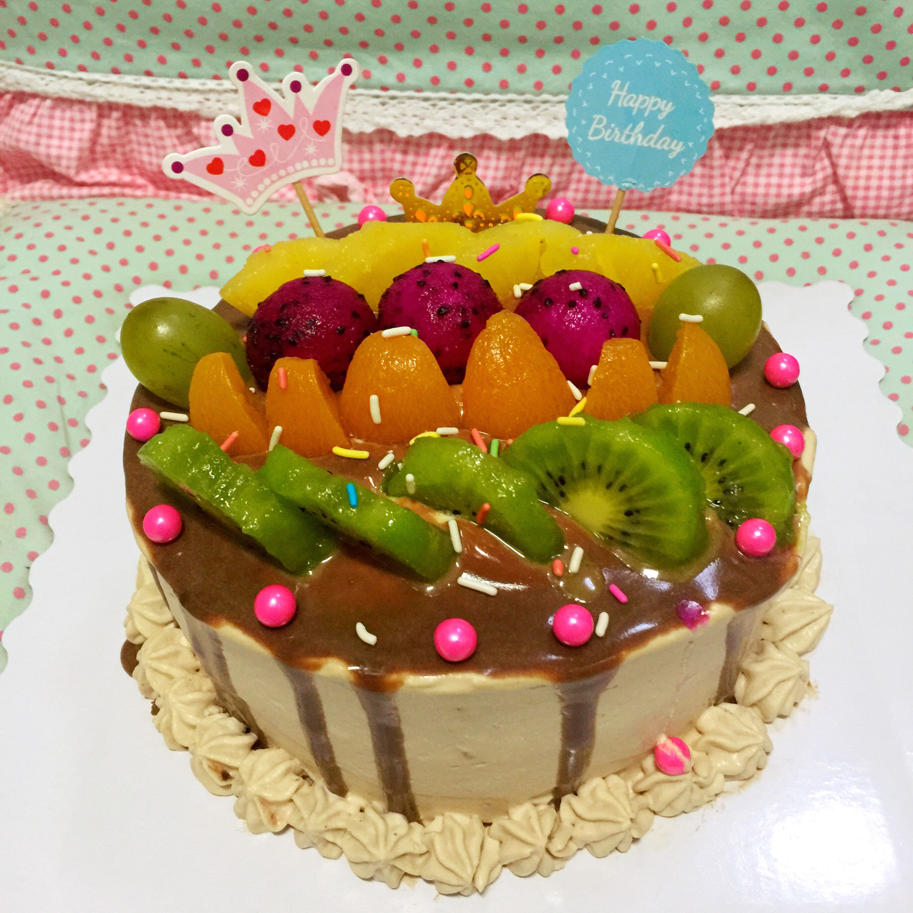巧克力淋面生日蛋糕