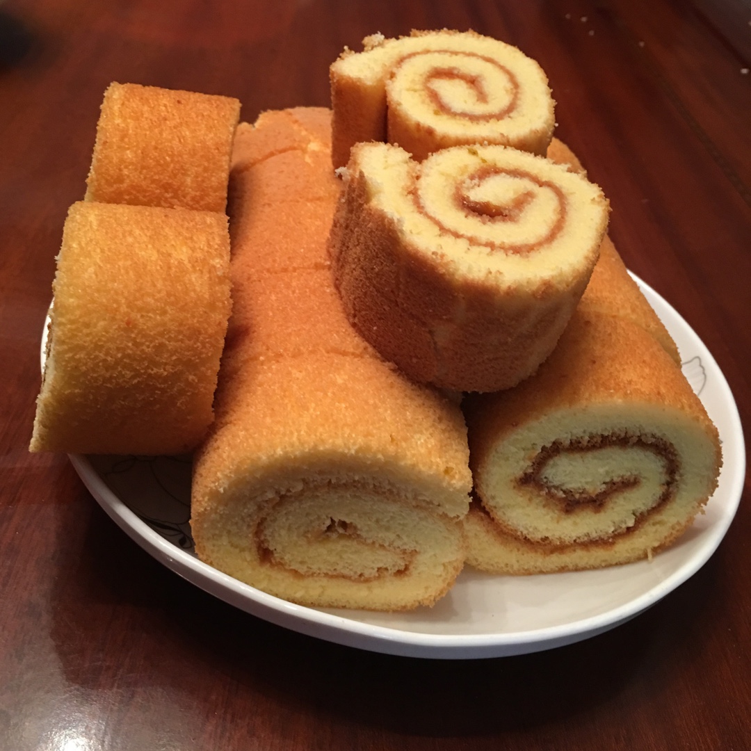 草莓酱蛋糕卷