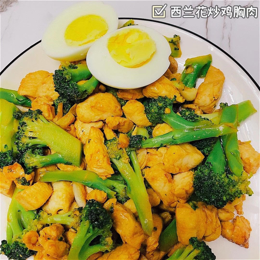 鸡胸肉炒西兰花