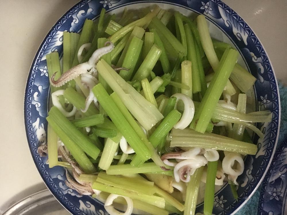速炒芹菜鱿鱼（墨鱼）