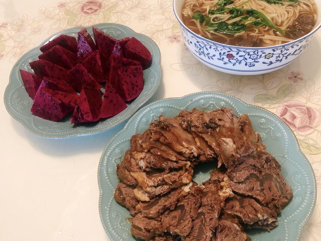 兔子一家的幸福欢宴