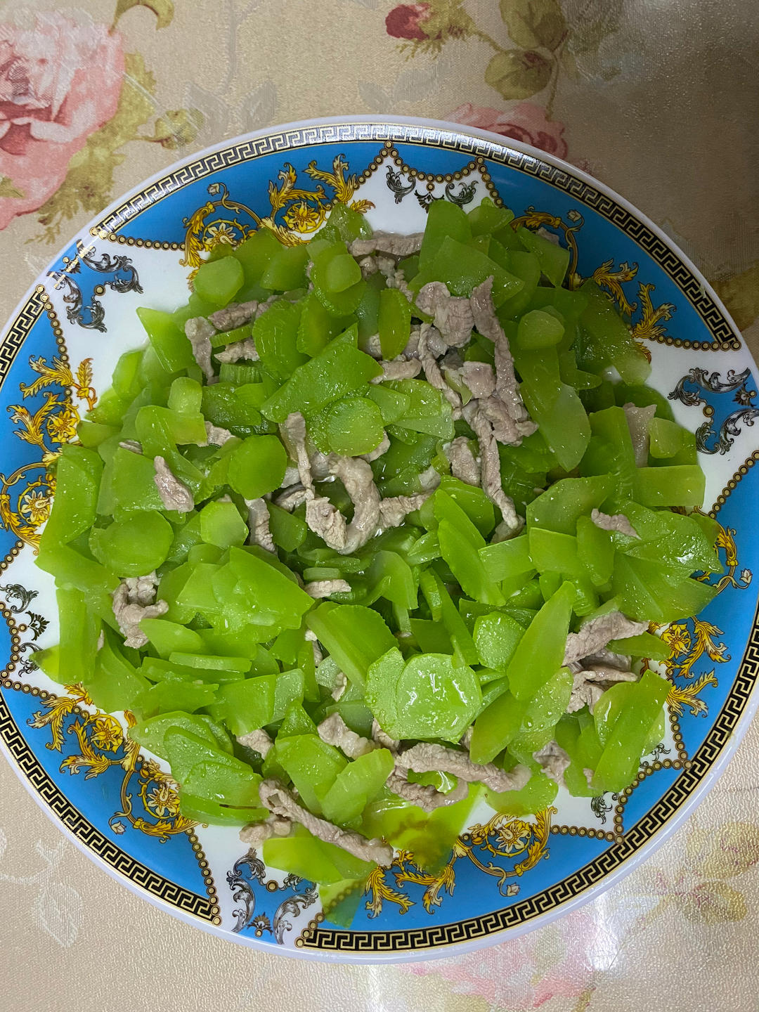 简单又好吃的莴笋炒肉