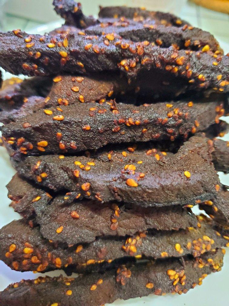 阳光狠暖做的自制风干牛肉干(咖喱,五香,孜然)by pink-rabbit