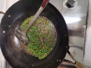 牛肉末炒豌豆的做法 步骤7