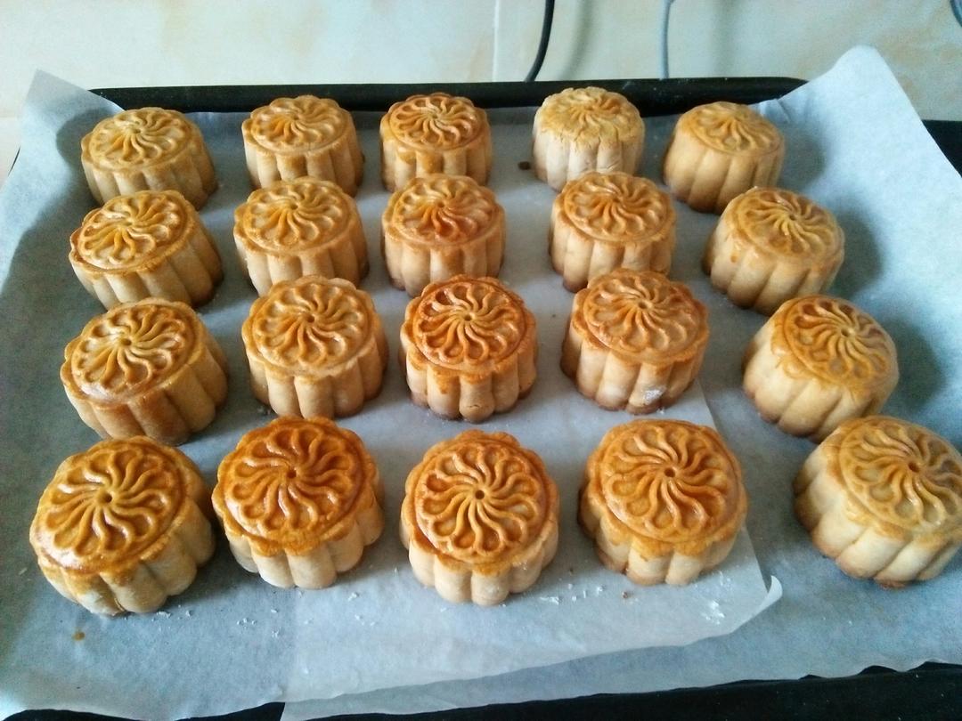 广式月饼—蛋黄莲蓉月饼