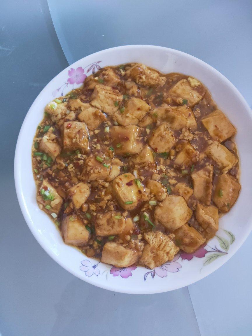 不放肉也超下饭的葱焖豆腐