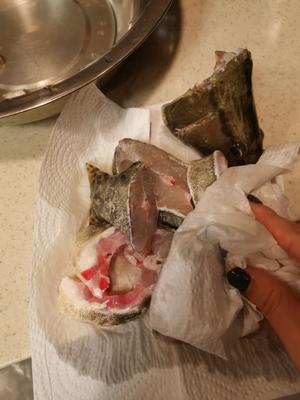 砂锅焗蒜香桂鱼（超级下饭）的做法 步骤2