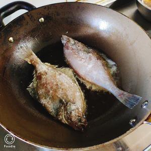 最简单的油煎脆香低卡偏口鱼（比目鱼）的做法 步骤3