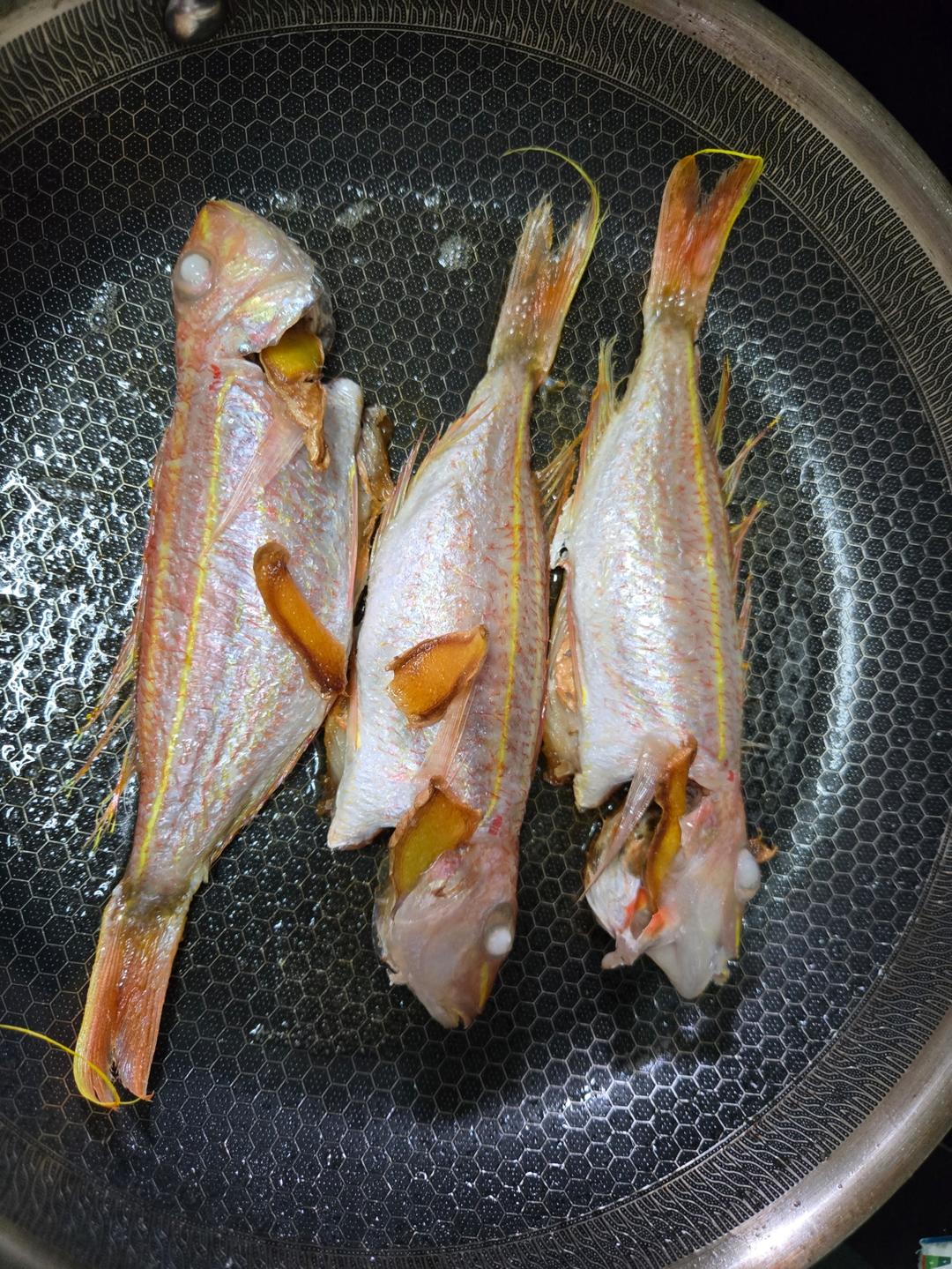 煎鱼不粘锅技巧