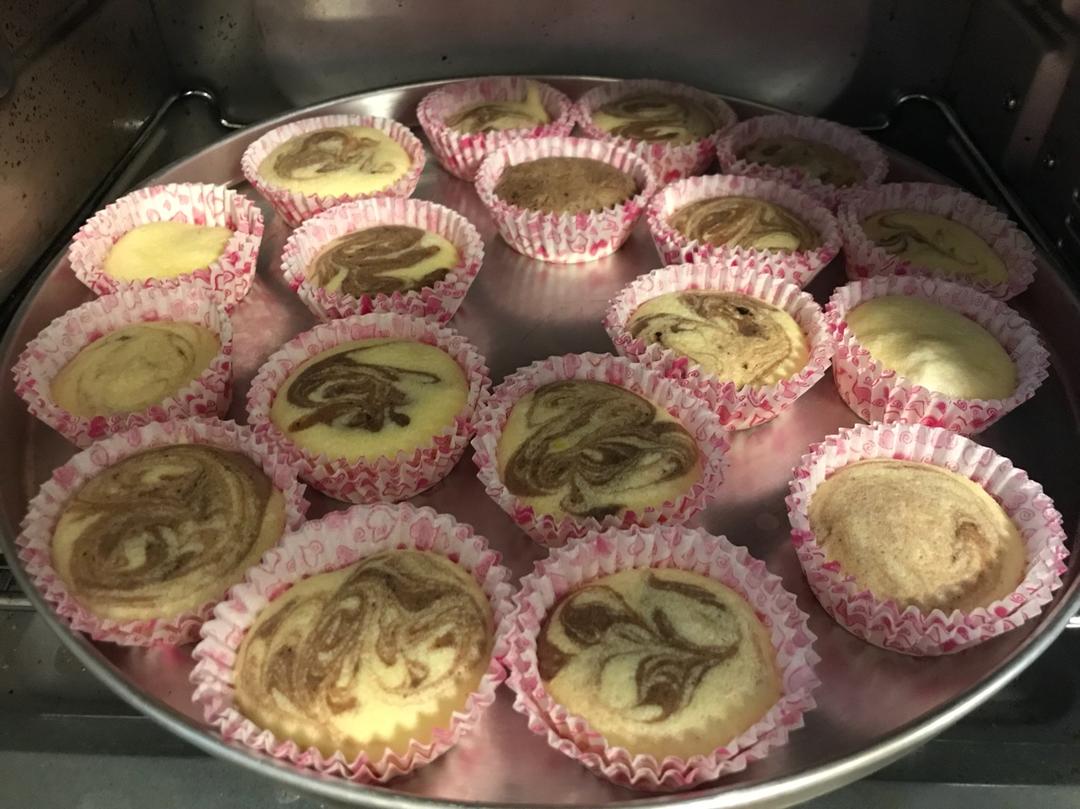 戚风杯子蛋糕^_^不开裂不回缩喔～