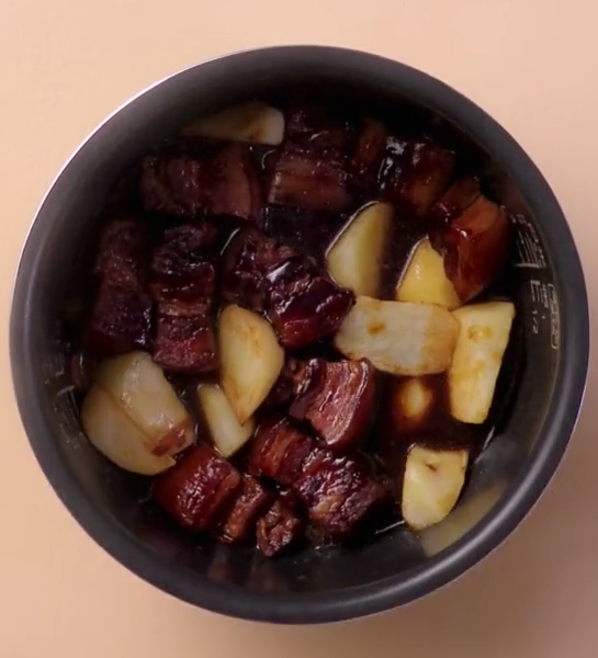 超简单｜入口即化土豆红烧肉电饭锅版的做法 步骤7