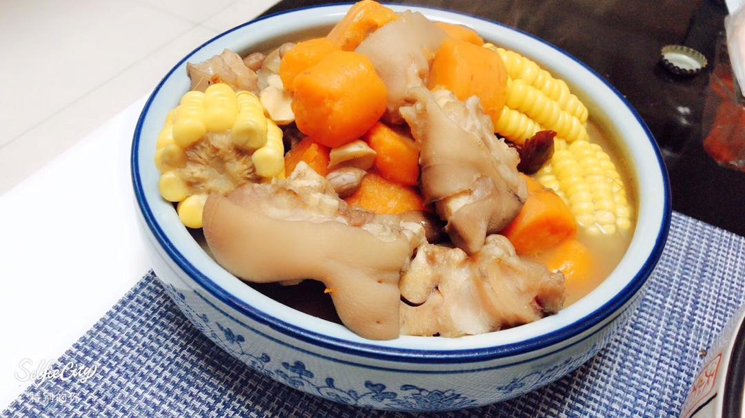 玉米胡萝卜猪蹄汤