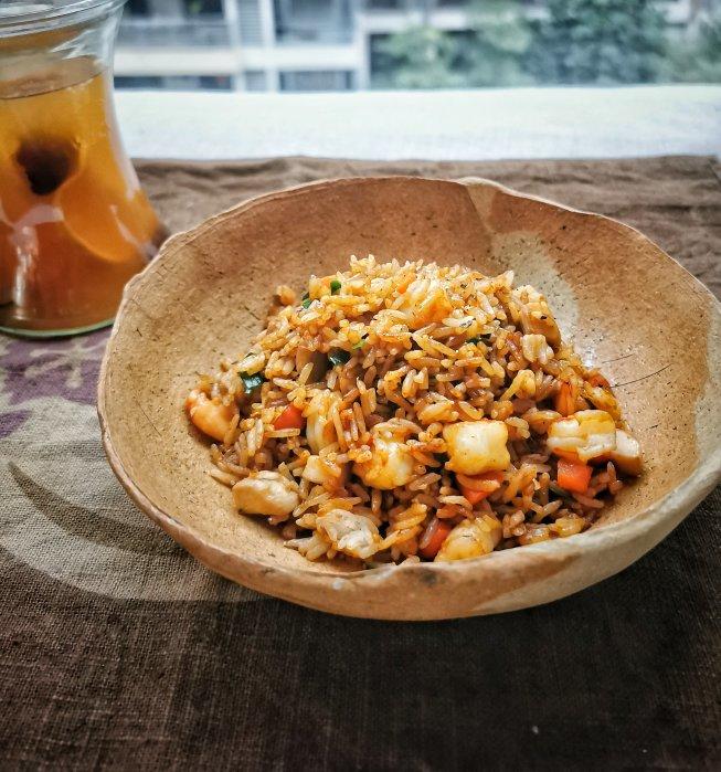【鲜虾酱油炒饭】