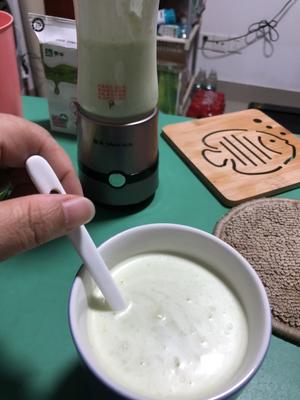 牛油果酸奶牛奶汁的做法 步骤3
