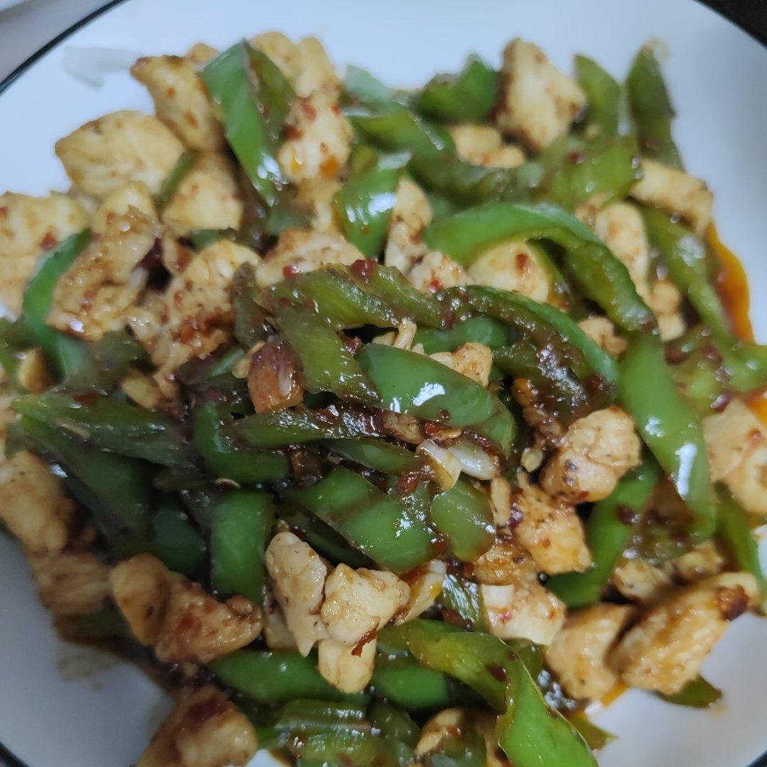 嫩嫩的鸡胸肉炒青椒