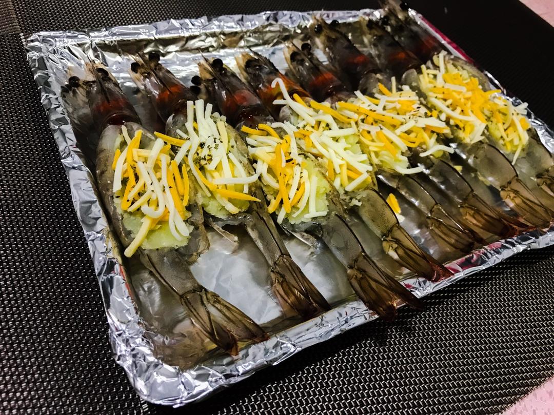 味道那叫一个"赞"--马苏里拉芝士焗大虾