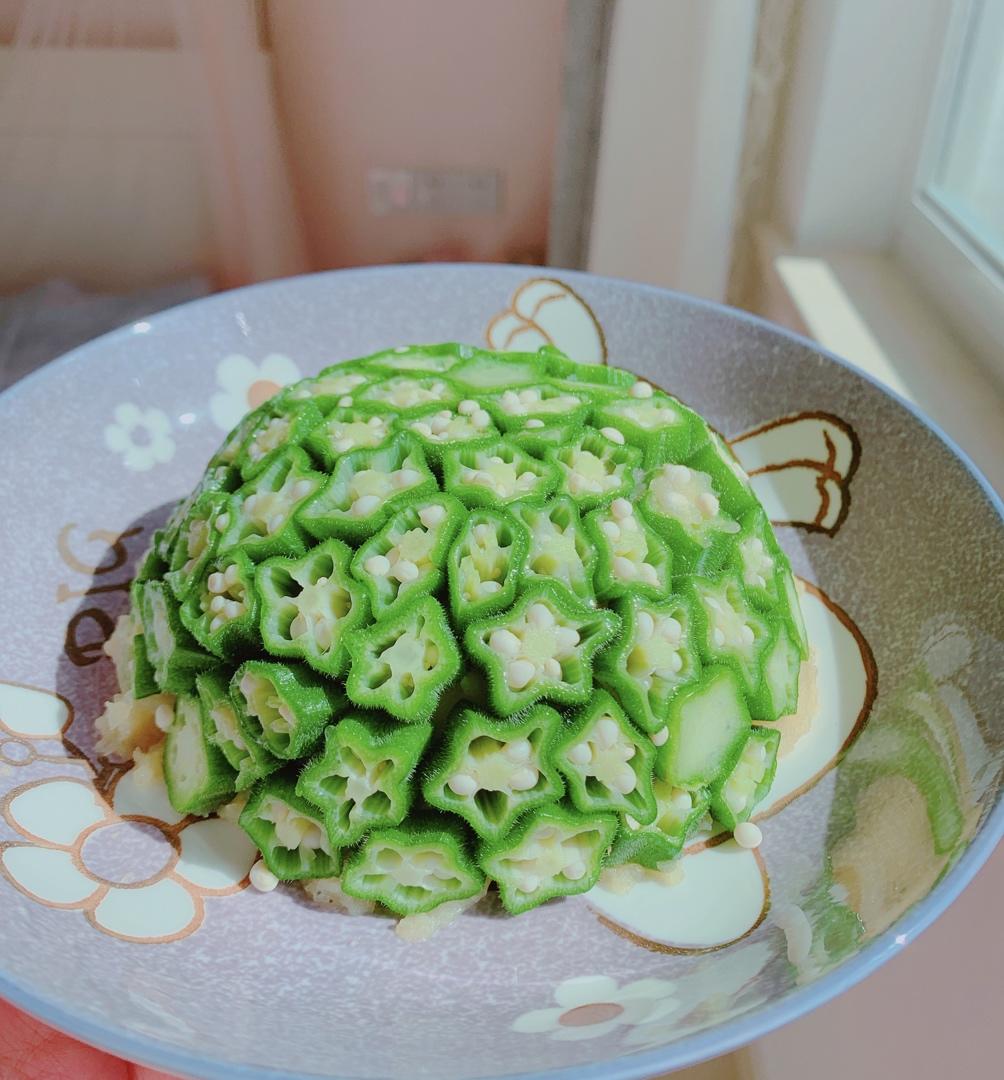 这绝对是秋葵颜值最高的做法，好看又好吃，端上桌最先光盘