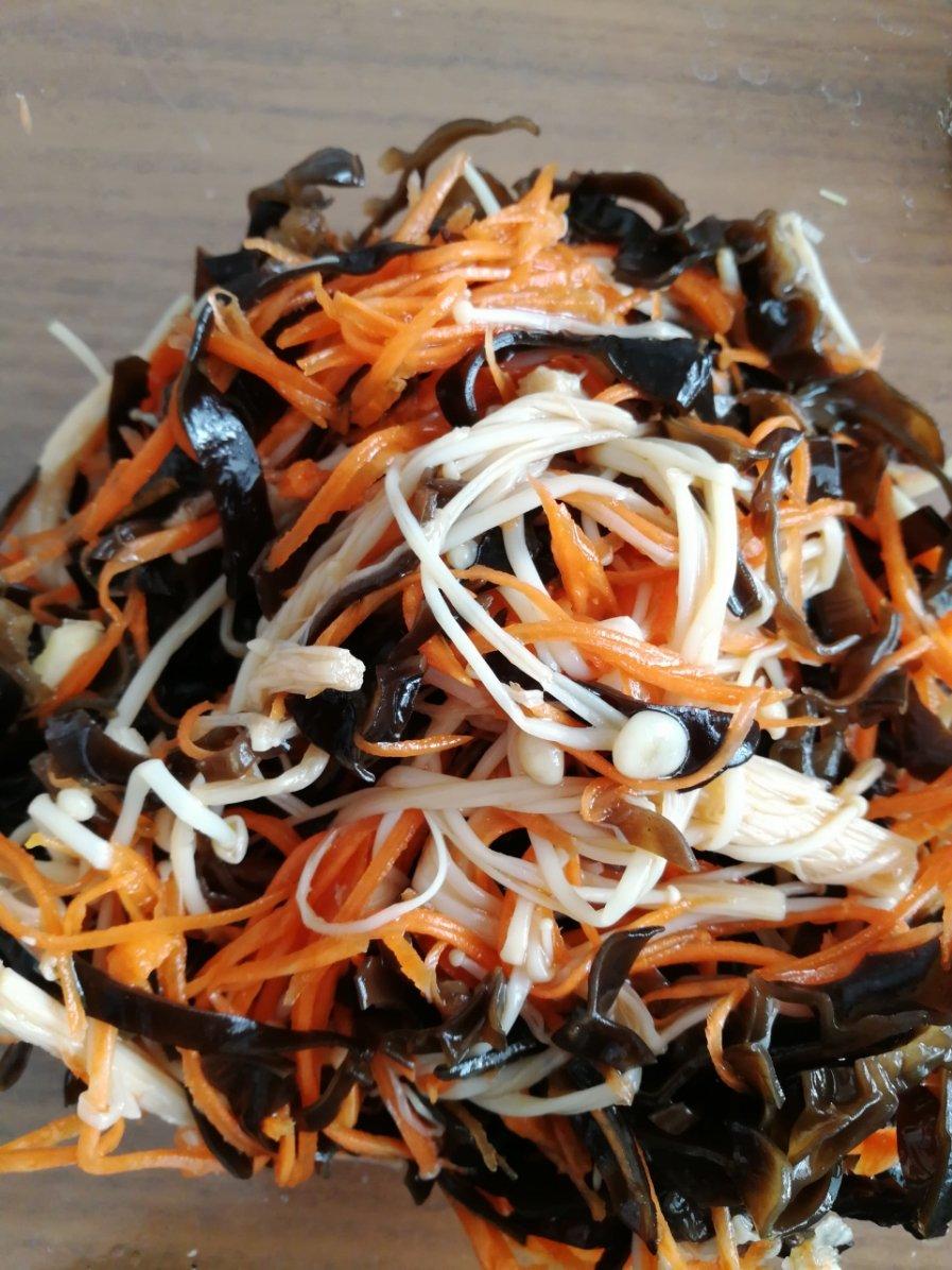 凉拌素三丝（金针菇，胡萝卜，木耳）