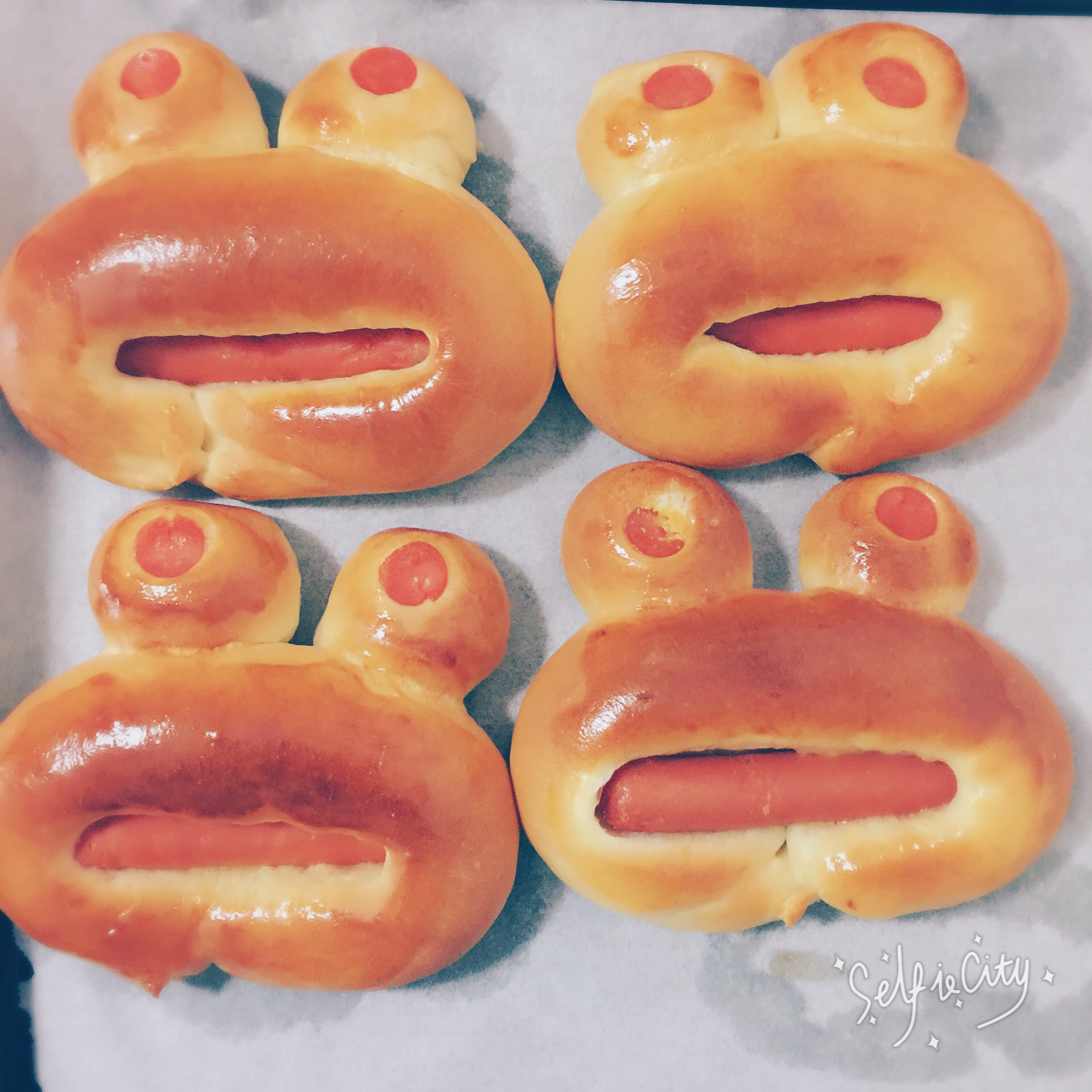 兜兜麻麻ai宝宝做的小青蛙面包