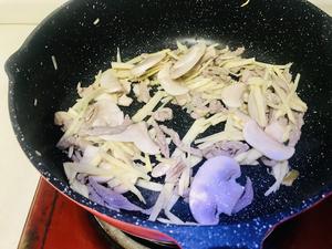 神鲜美味～蘑菇冬笋肉丝榨菜炒豆干的做法 步骤8