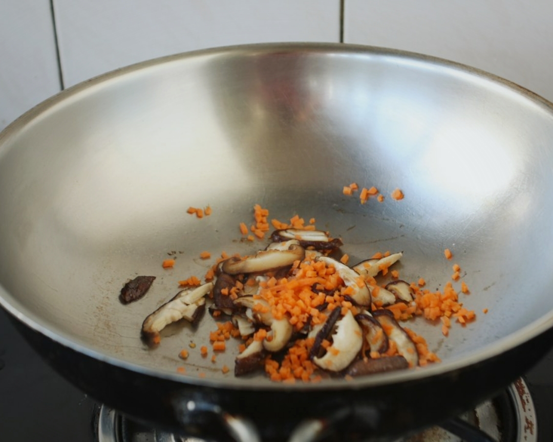 【太阳谷鸡小胸】易消化的鸡蓉虾仁香菇粥的做法 步骤4