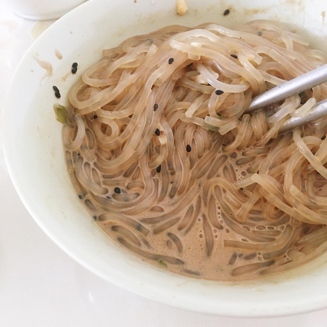 秒杀小夜市的麻酱流汁宽粉