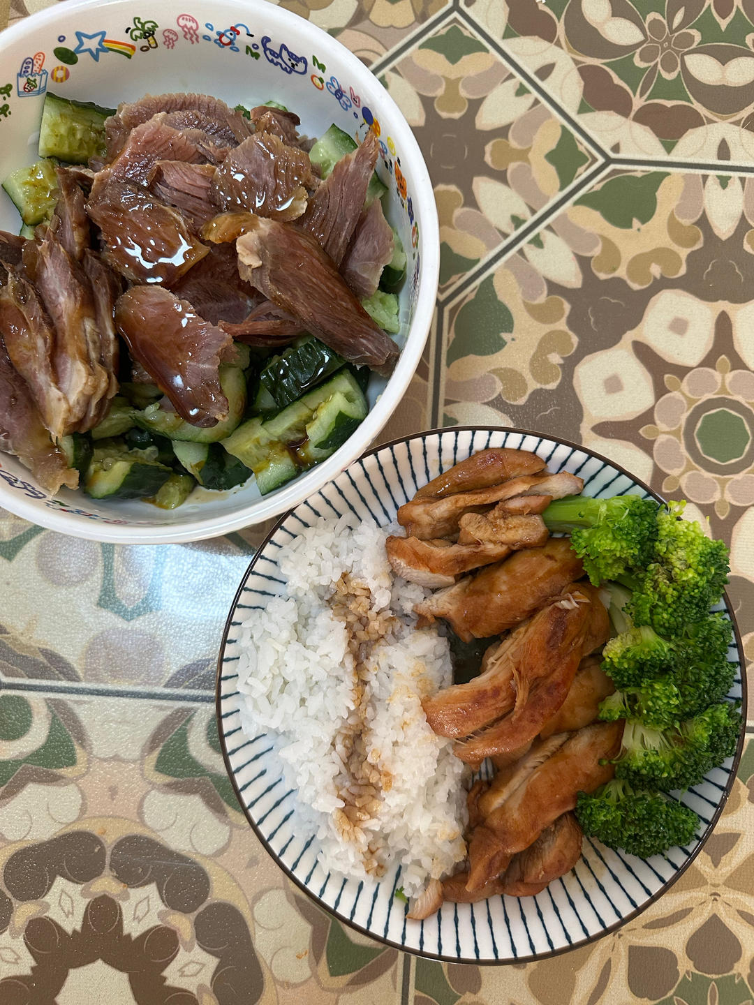 大学生回家吃饭了