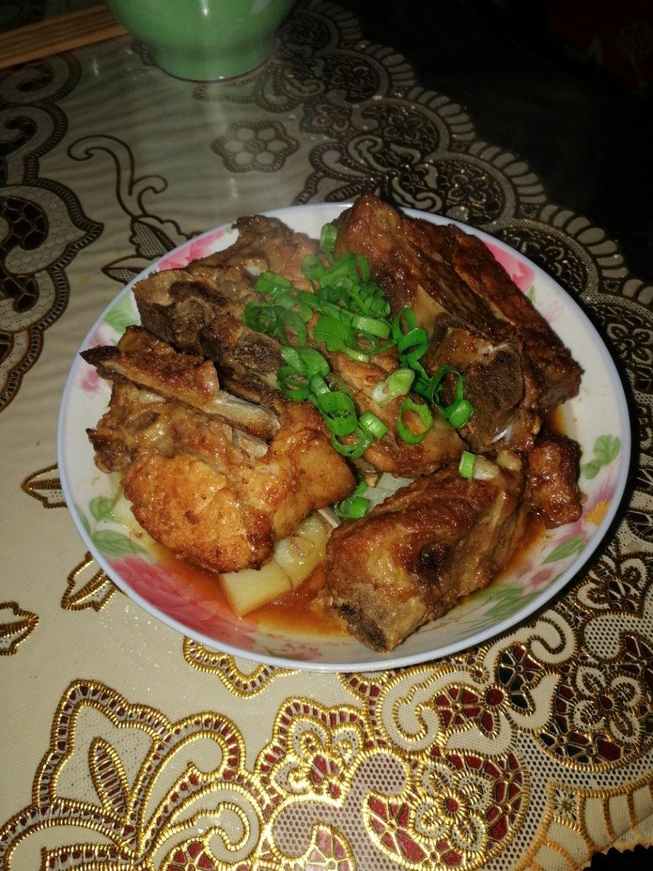 香酥排骨蒸土豆