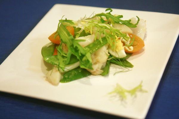 鱼肉蔬菜色拉的做法