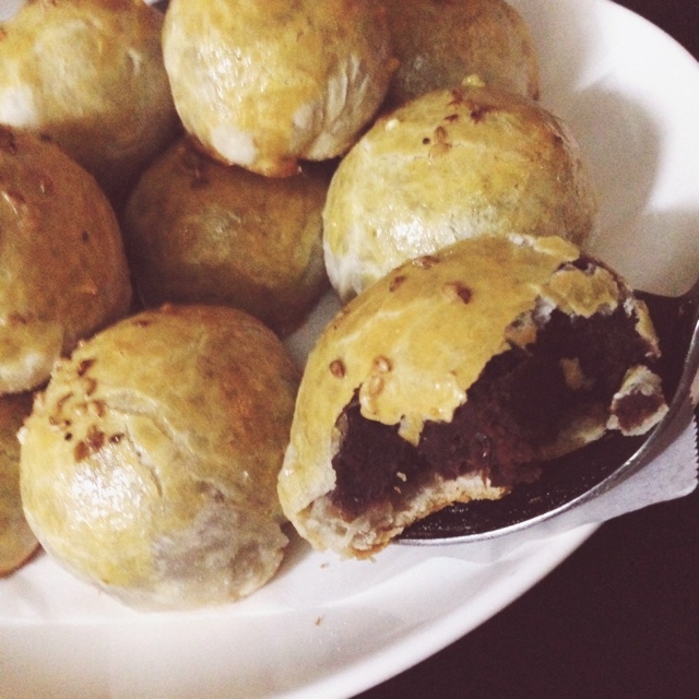 飞饼版蛋黄豆沙酥皮点心