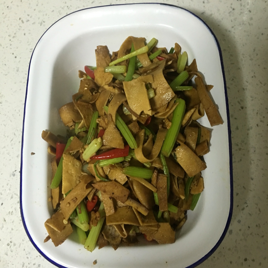 素菜：芹菜炒豆腐干