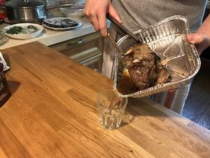 慢烤牛小排配黛安汁 Slow Grilled Beef Short Rib Steak with Sauce Diane的做法 步骤7