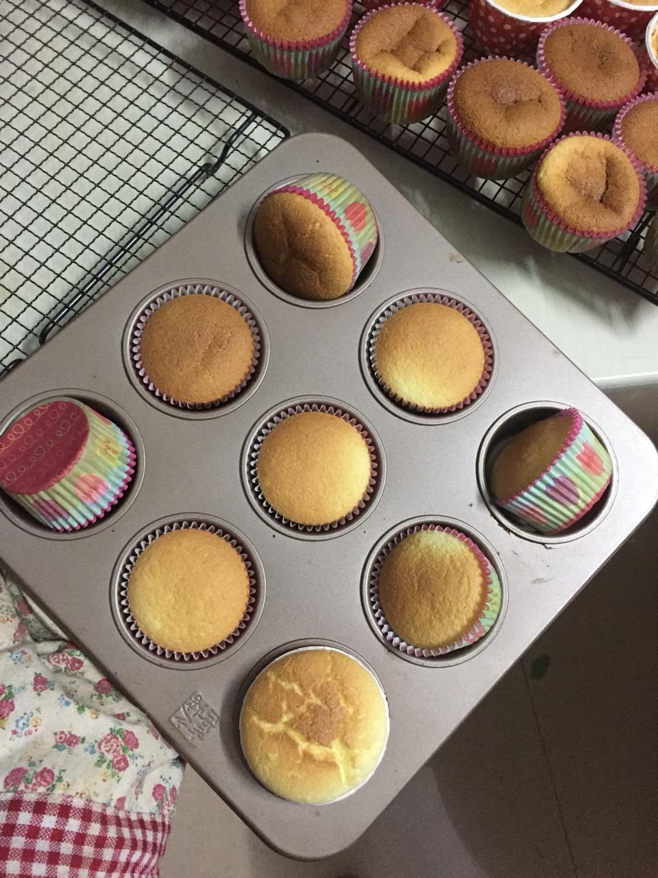 软绵绵戚风纸杯蛋糕