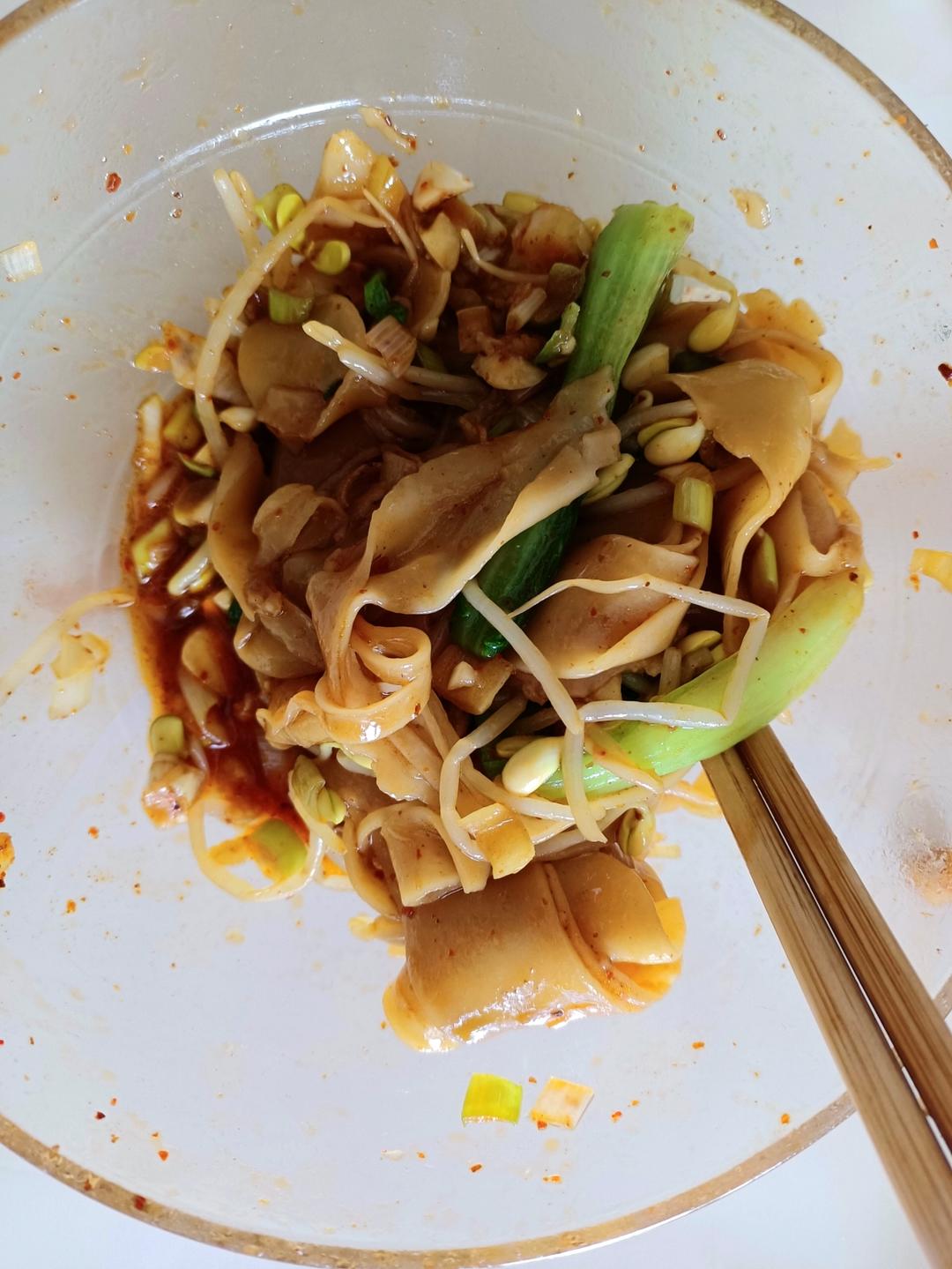 陕西正宗油泼面，简单快手，好吃到灵魂出窍