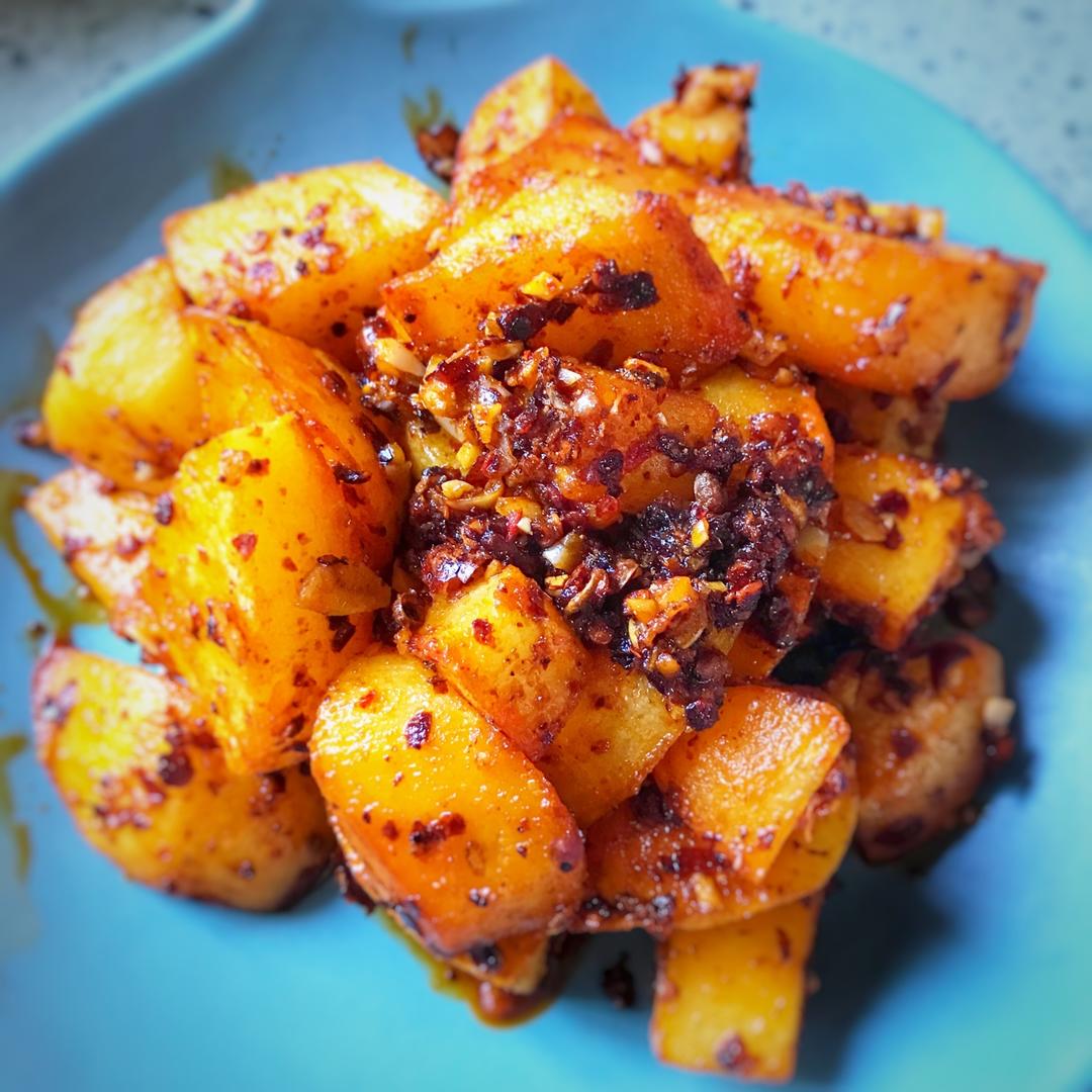 然后小妞做的蒜香孜然土豆