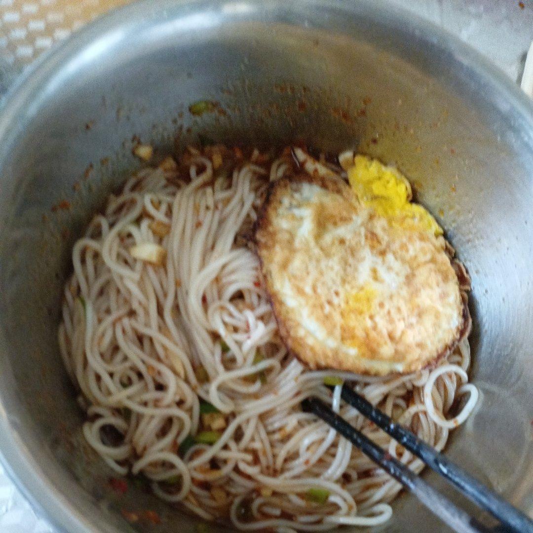 🔥巨好吃！超简单！酸辣开胃的酸汤米线