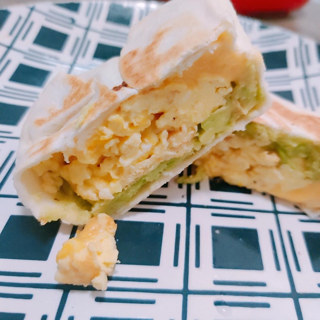 牛油果滑蛋卷饼