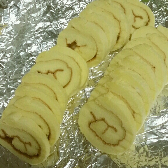 肉松戚风蛋糕卷