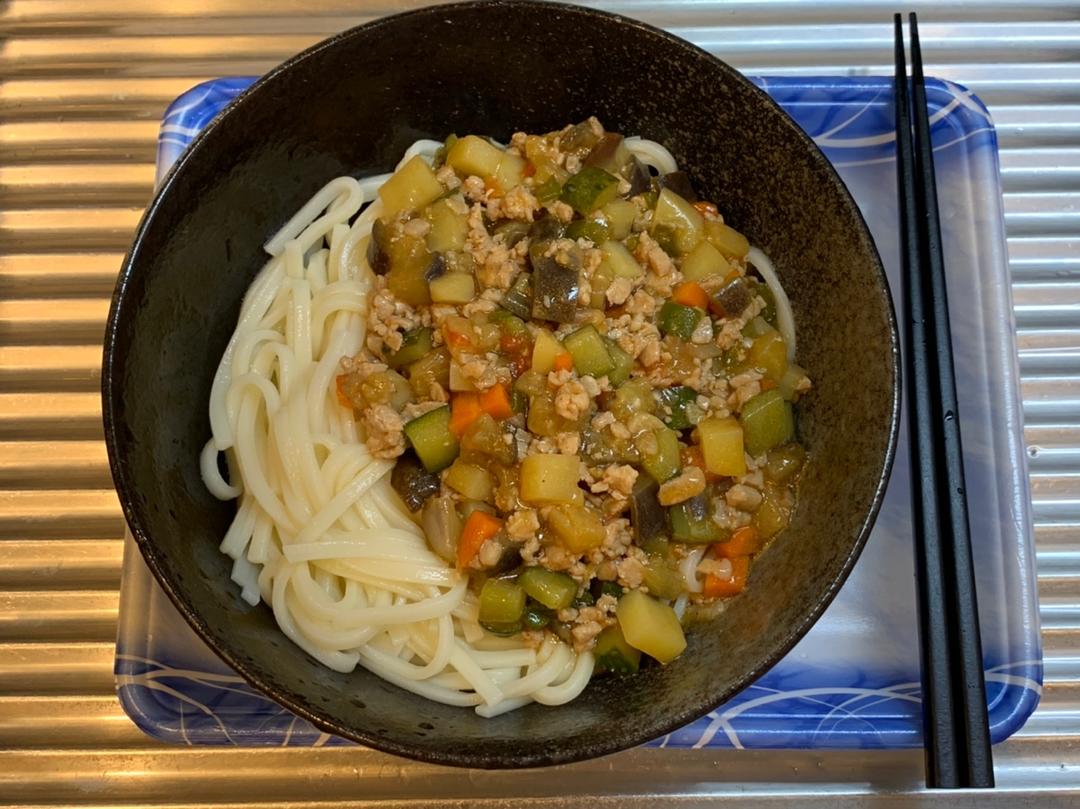 西红柿茄子肉丁打卤面