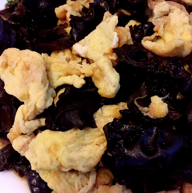 木耳炒鸡蛋 Wood ear Mushrooms with Egg