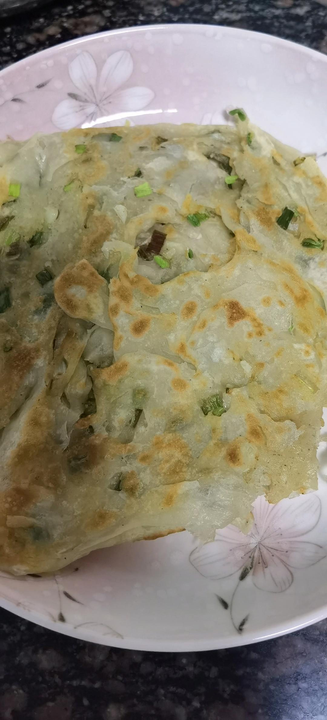 家常葱油饼 柔软多层 凉了也不硬 附细节视频详解