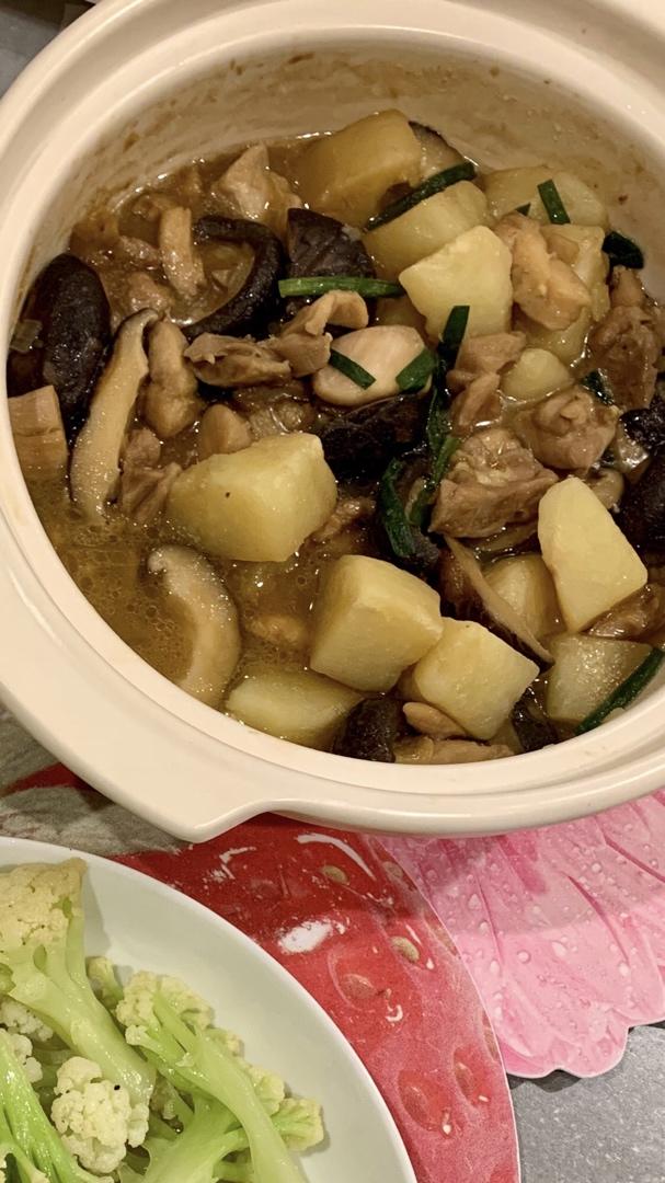 土豆香菇焖鸡（超下饭！零失败！)
