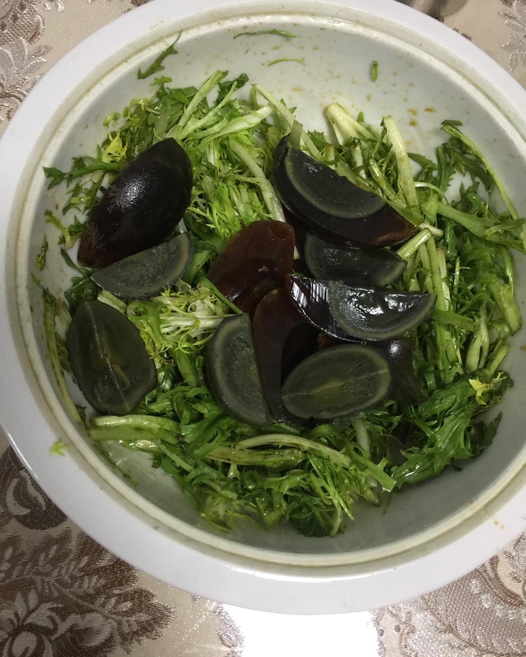 凉拌皮蛋苦菊